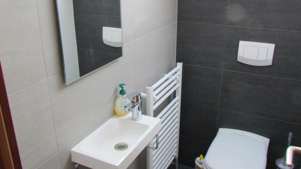 Separate Gästetoilette 3-Zi-App. Separate Gästetoilette 3-Zi-App.